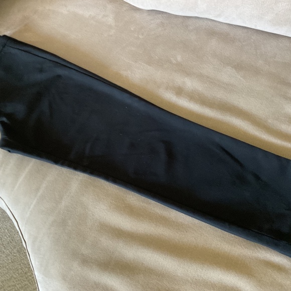 Club Monaco Sateen Cotton and Spandex capris - Picture 1 of 2